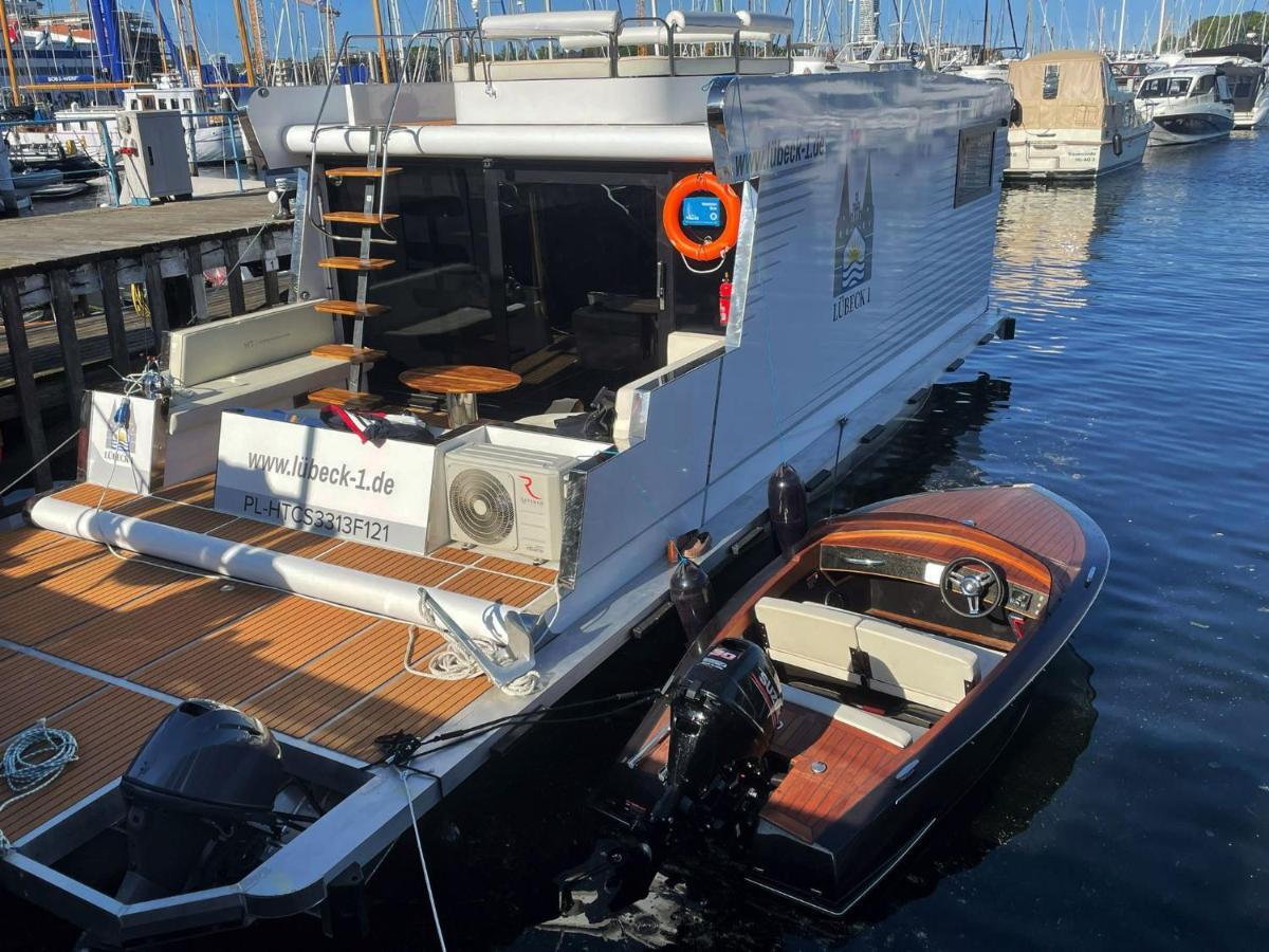 Hotel Hausboot Mit Traumlage In Luebeck-Travemuende Extérieur photo
