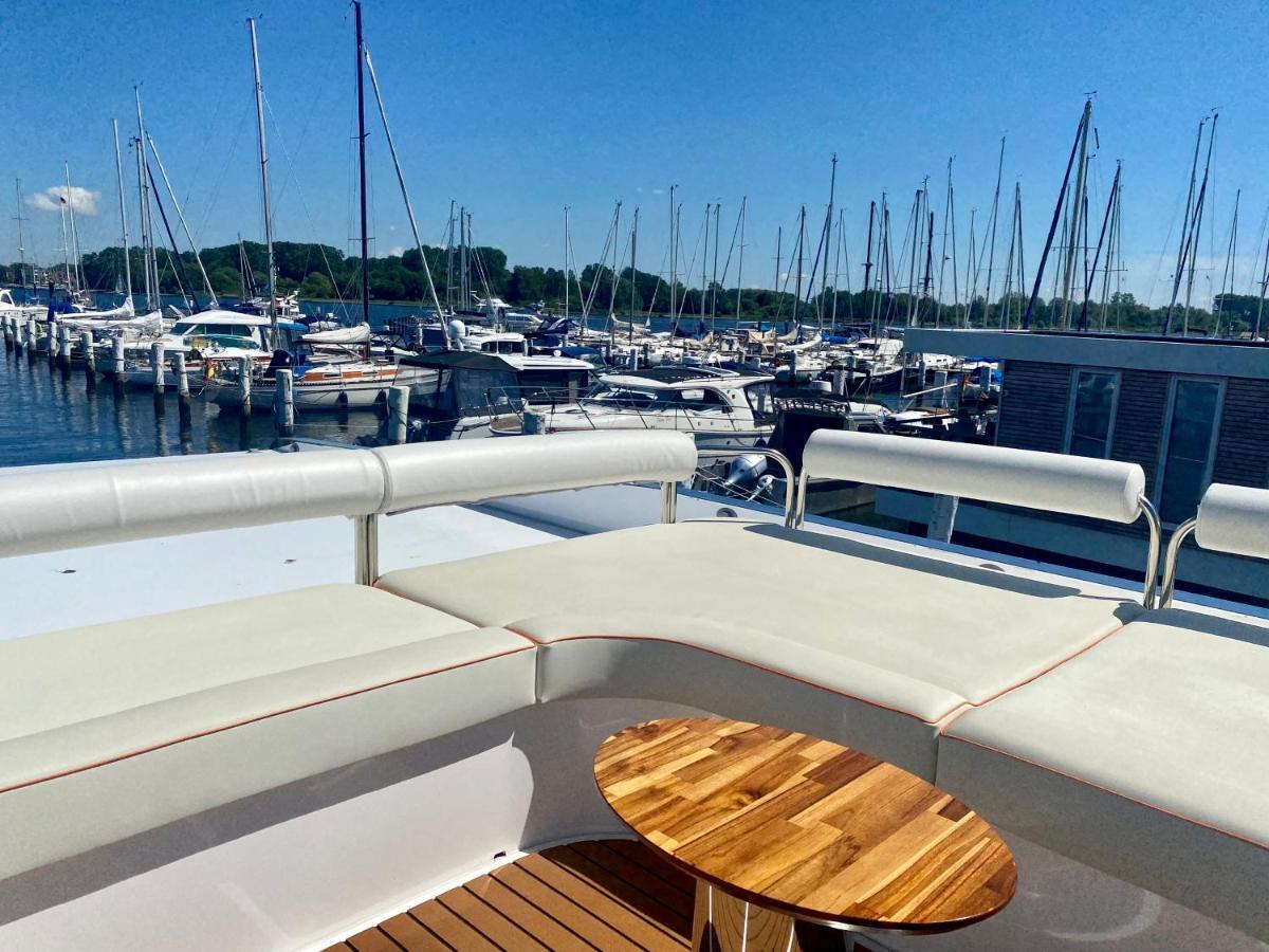 Hotel Hausboot Mit Traumlage In Luebeck-Travemuende Extérieur photo