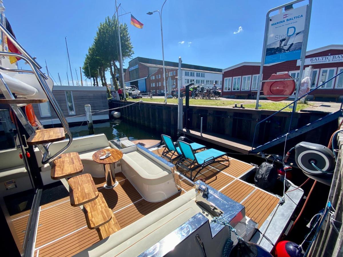 Hotel Hausboot Mit Traumlage In Luebeck-Travemuende Extérieur photo