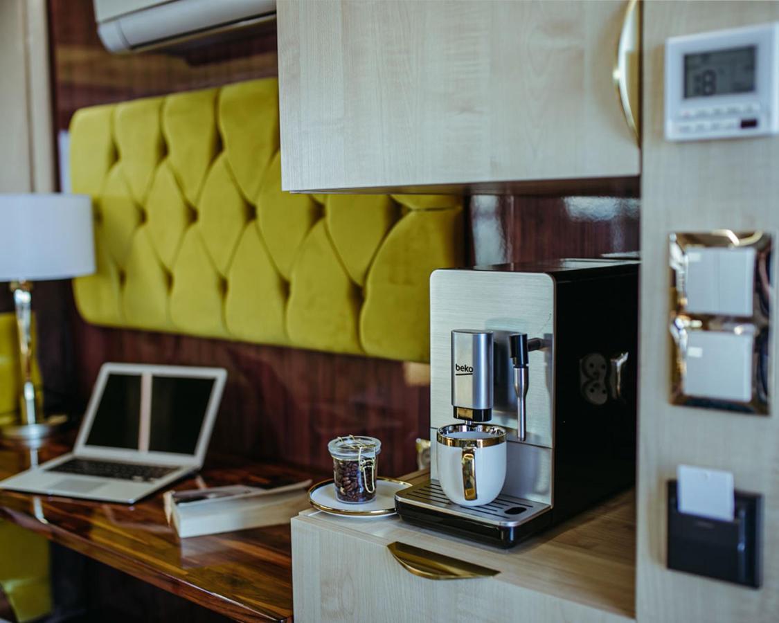 Hotel Hausboot Mit Traumlage In Luebeck-Travemuende Extérieur photo