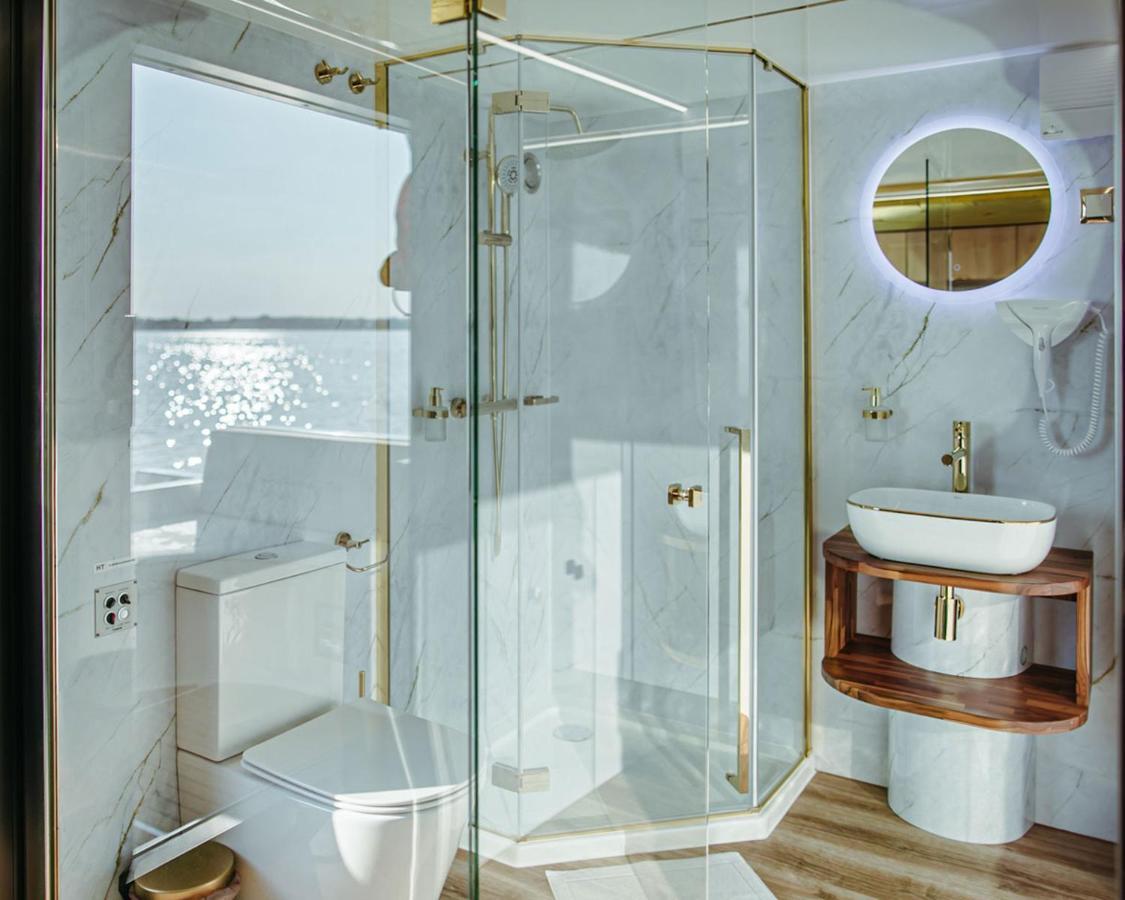 Hotel Hausboot Mit Traumlage In Luebeck-Travemuende Extérieur photo