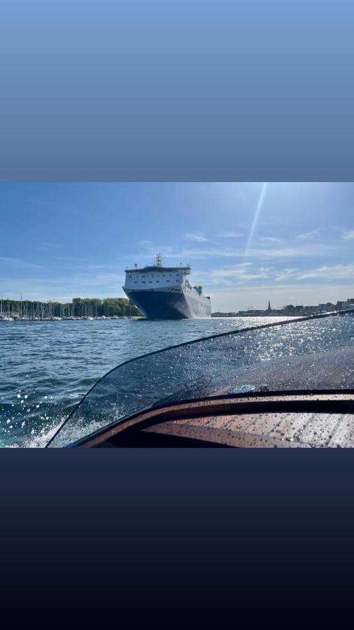 Hotel Hausboot Mit Traumlage In Luebeck-Travemuende Extérieur photo