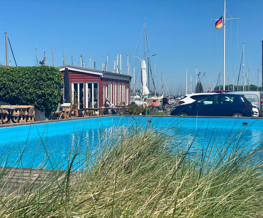 Hotel Hausboot Mit Traumlage In Luebeck-Travemuende Extérieur photo